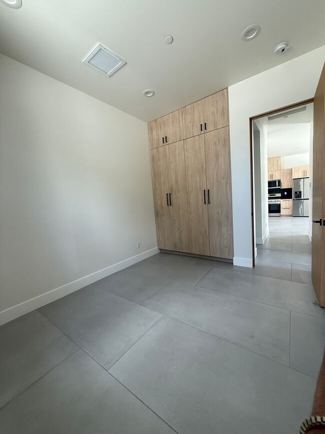Building Photo - 2 bed, 1 bath ADU