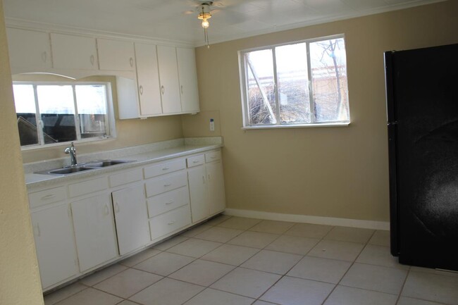 kitchen - 1203 E Rio Grande St