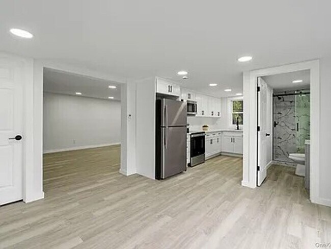 Foto del edificio - Fully Renovated 3BR Retreat on Highland La...