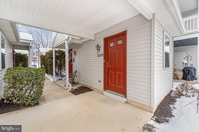 Foto del edificio - 5805 Hidden Lake Dr