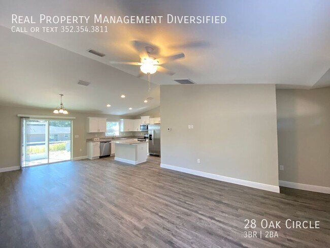Foto del edificio - 28 Oak Cir