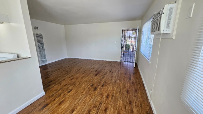 Building Photo - 3021 Carmona Ave