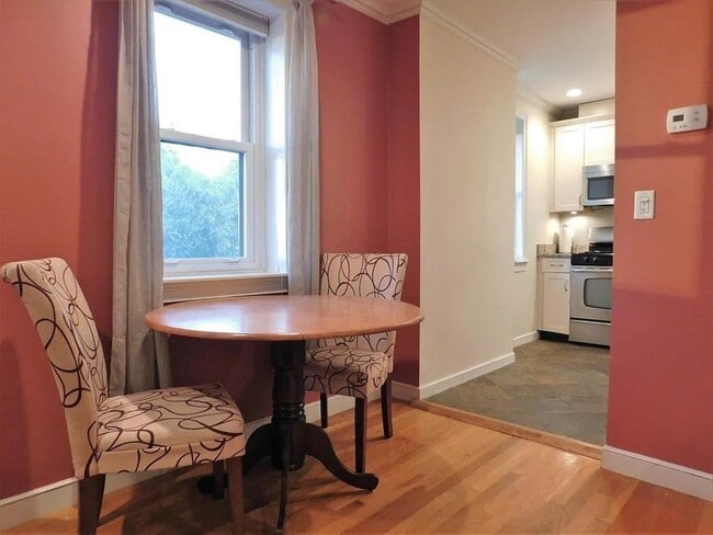 Building Photo - 110 Riverway