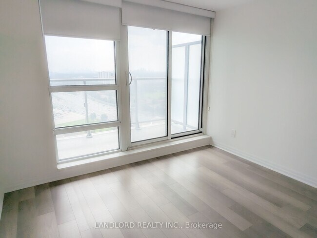 Photo du bâtiment - 2015 Sheppard Ave E