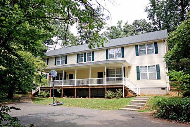 Building Photo - 224 Shamrock Rd