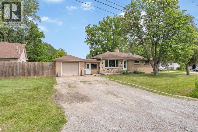 Photo du bâtiment - 4861 Matchett Rd