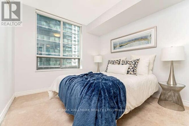 Building Photo - 30 Grand Trunk Crescent