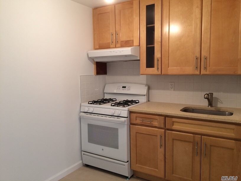 Primary Photo - 123-20 6th Ave
