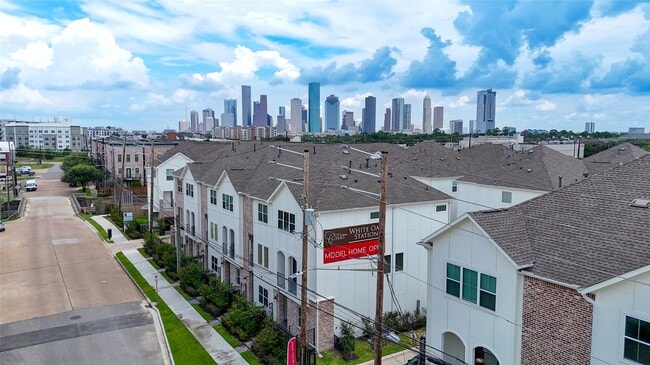 Building Photo - 3037 Hicks St