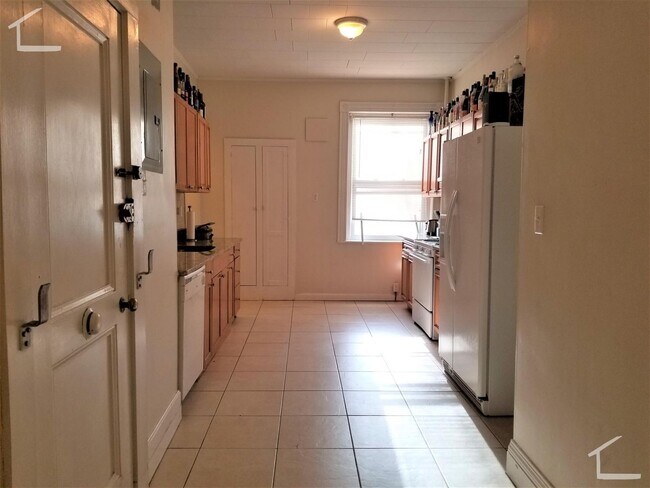 Building Photo - 14 Euston St