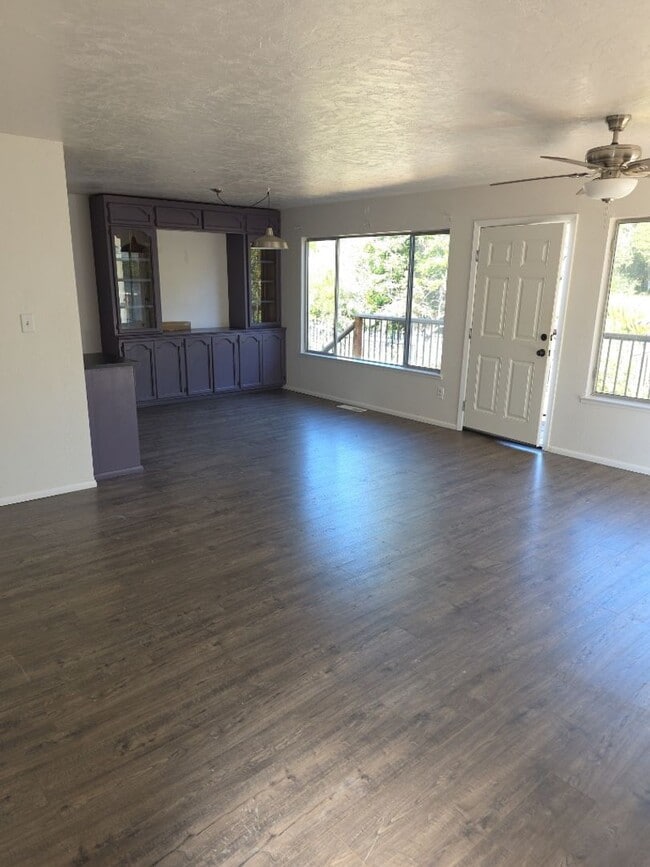 Building Photo - 2 Bedroom 2.5 Bath in Clearlake Riviera