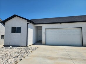 Building Photo - 673 E Laporte Dr