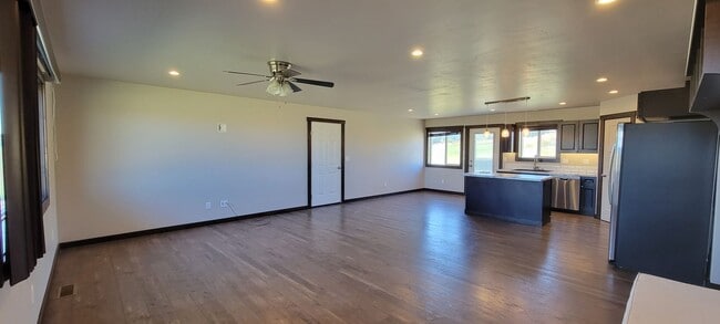 Building Photo - Beautiful West Kalispell Home