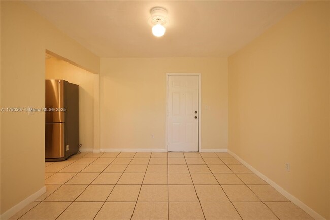 Building Photo - 555 SW 16th Ave