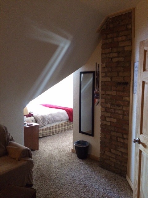 Rincón de dormitorio único - 1336 Hewitt Ave