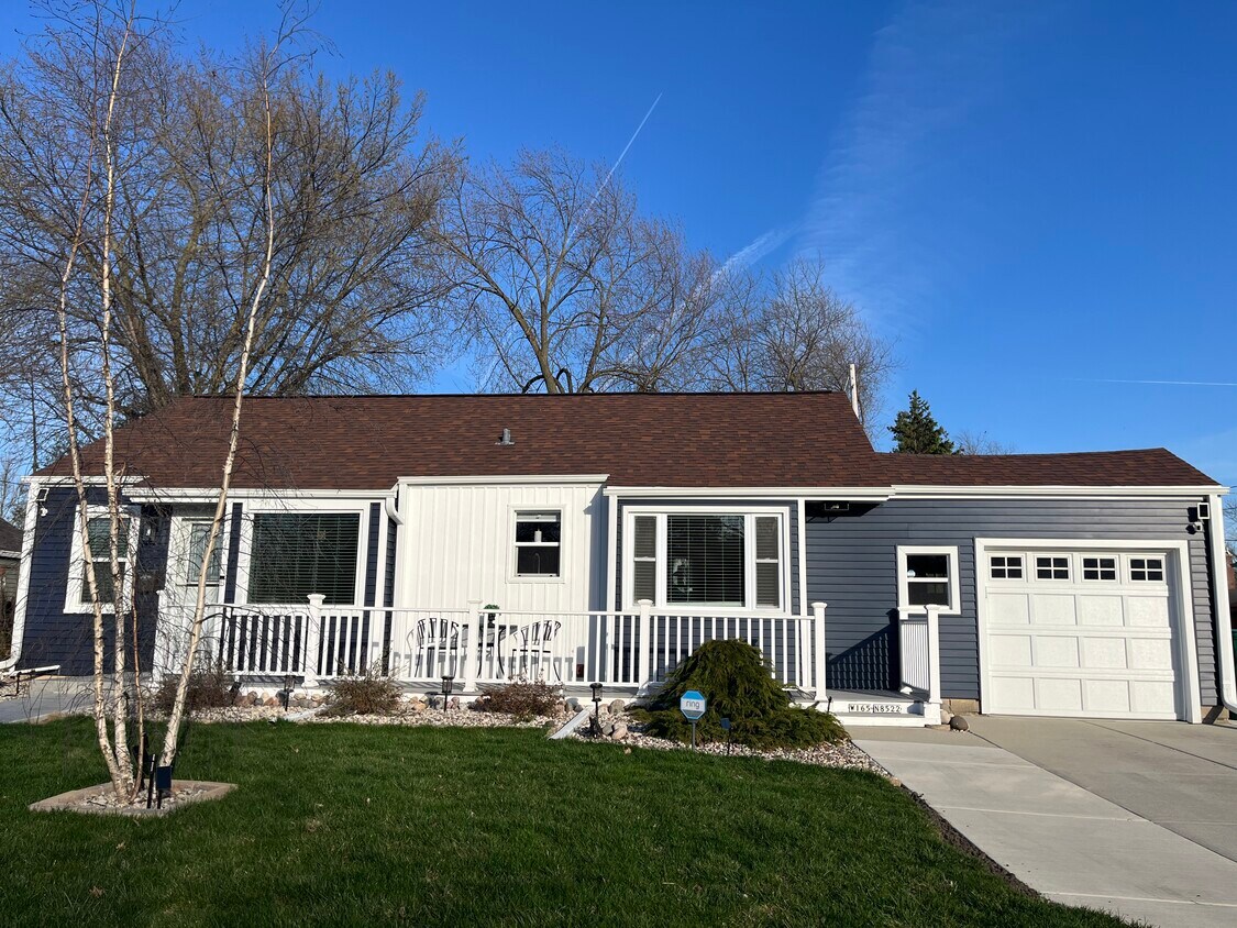 8522 Dardis Ave, Menomonee Falls, WI 53051 House Rental in Menomonee