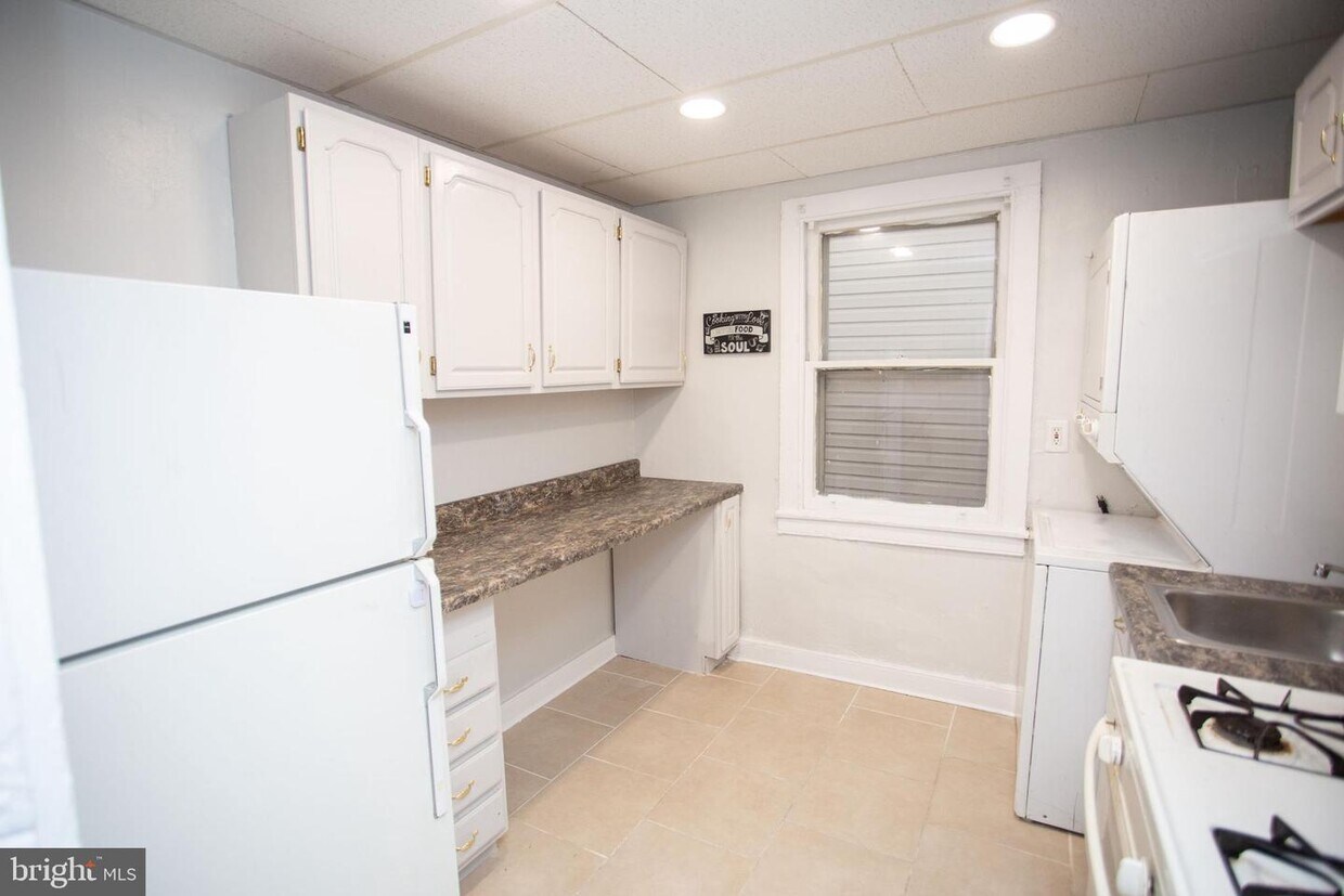 221 Warren St, Gloucester City, NJ 08030 House Rental in Gloucester