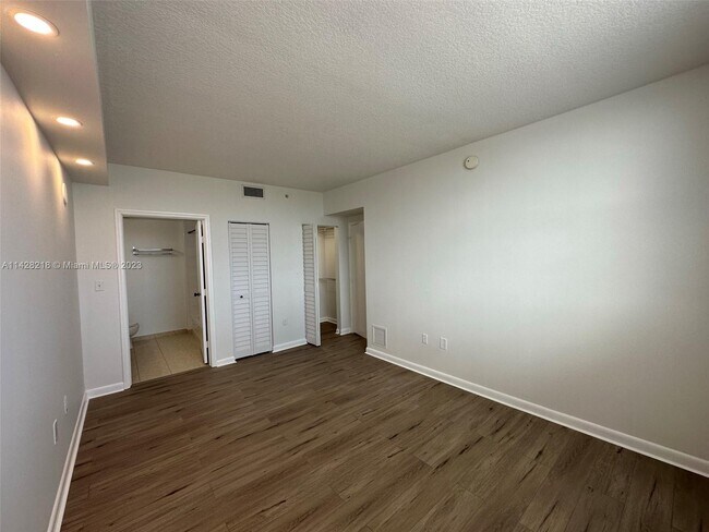 Foto del edificio - 1 Glen Royal Pkwy