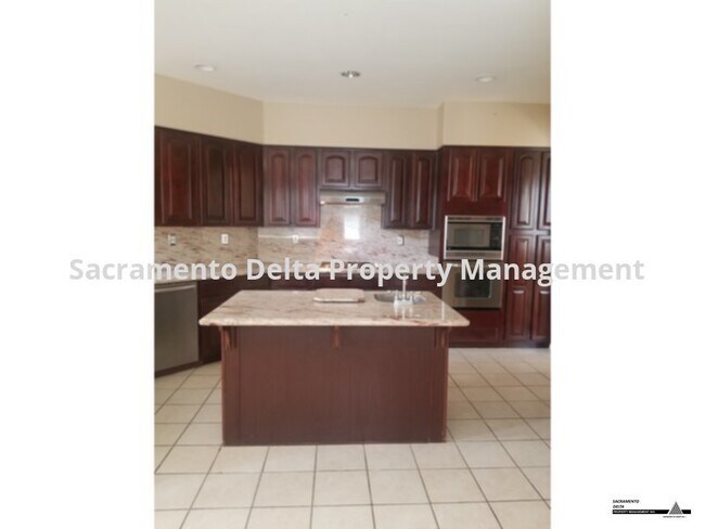 Building Photo - 3213 Yosemite Park Way