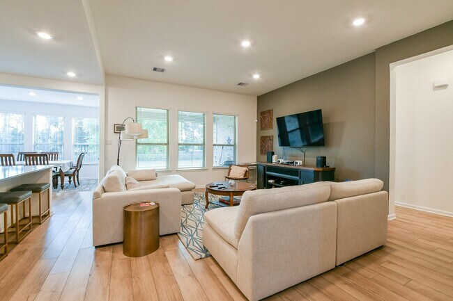 Building Photo - 9405 Vis Fls Trce