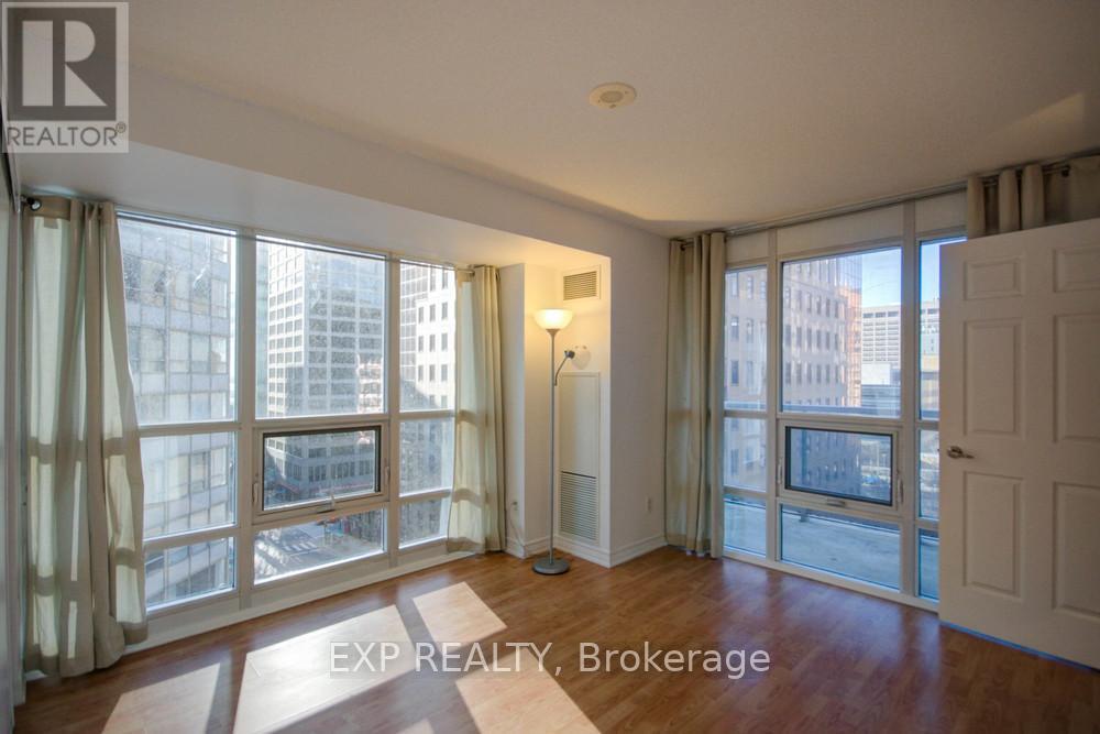 Photo principale - 761-761 Bay St.