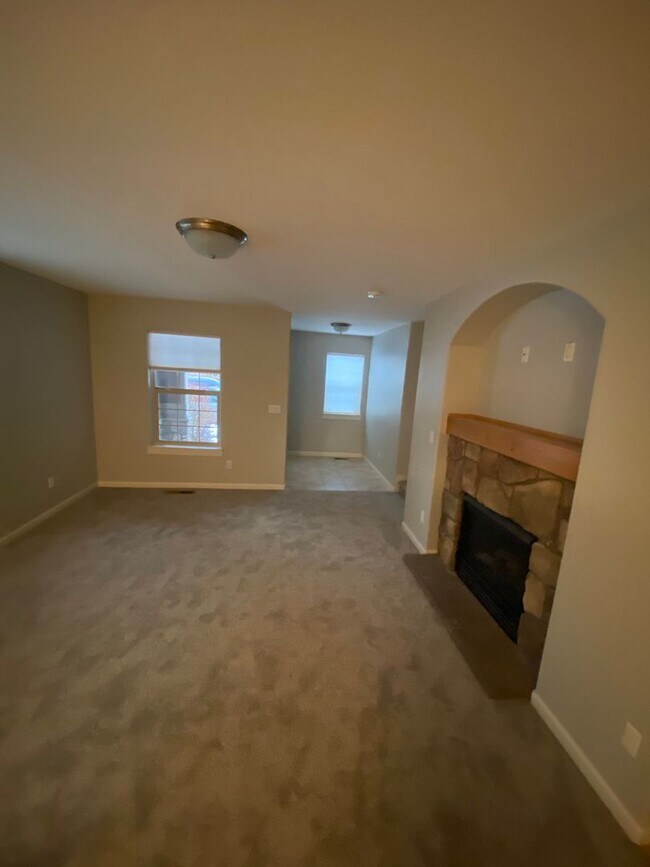 Foto del edificio - 3 bedroom,  2 1/2 bath townhouse