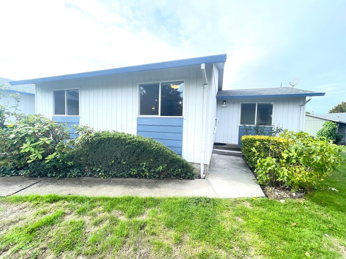 Primary Photo - 1653 NE 231st Ct