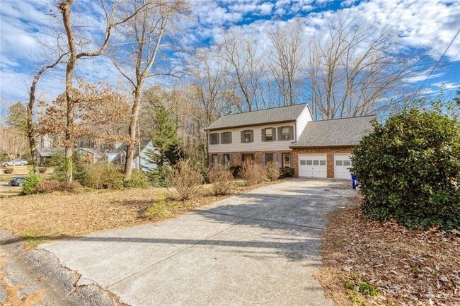Building Photo - 1049 Seven Springs Cir NE