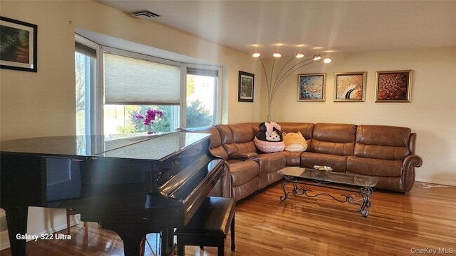 Photo - 101 Wayne St House