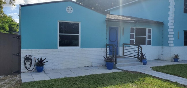 Foto del edificio - 1548 SW 28th Ave