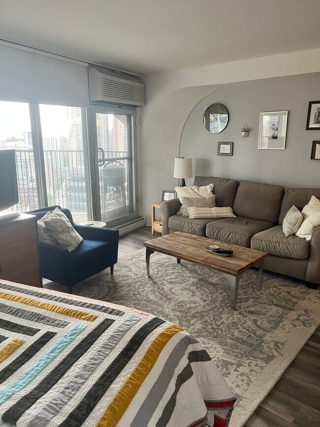 Foto del edificio - 300 N State St