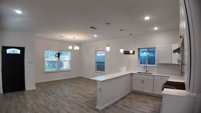 Building Photo - 4709 Lee St