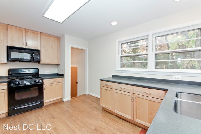 Building Photo - 4 br, 2 bath House - 407 Boston Ave