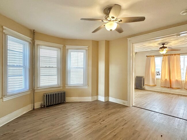 Building Photo - 519 S River St