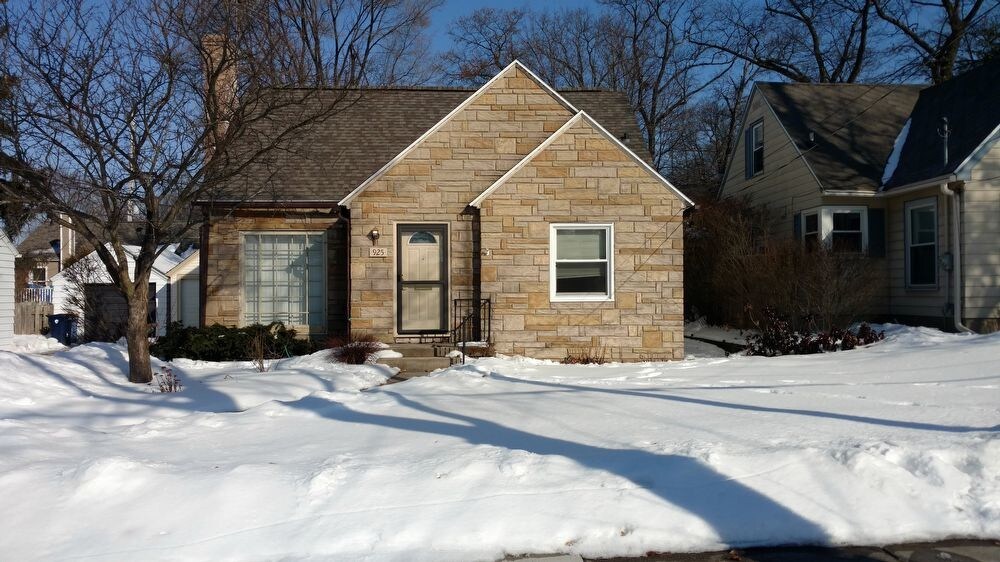 Primary Photo - 1 Bed 1 Bath in Alger Heights