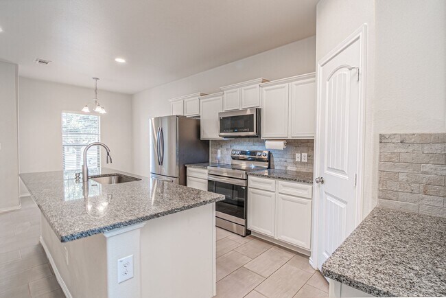 Building Photo - 1600 Rattler Ln