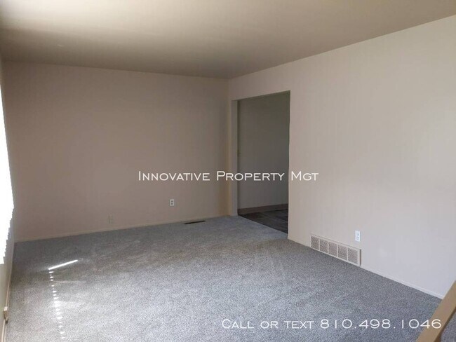 Building Photo - 2 bedroom, 1 bath duplex in Fenton.