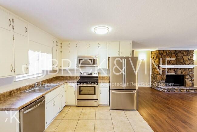 Foto del edificio - 400 South Highland Drive