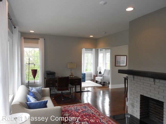 Building Photo - 2 br, 1.5 bath House - 438 S. Hite Avenue