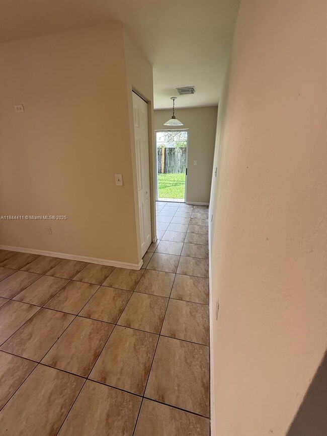 Foto del edificio - 13511 SW 262nd St