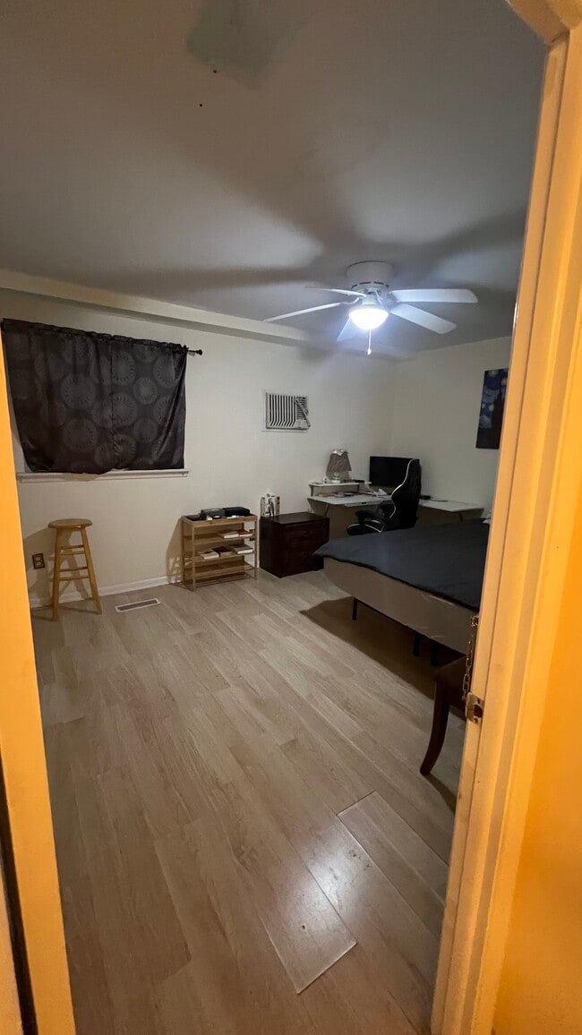 Foto del edificio - 2300 Strahle St