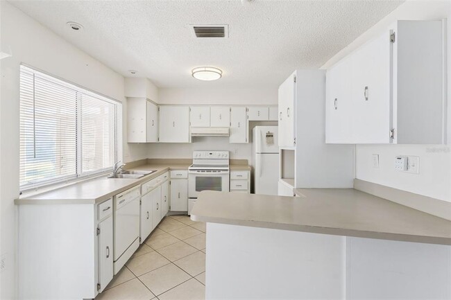 Foto del edificio - 4456 Great Lakes Dr N