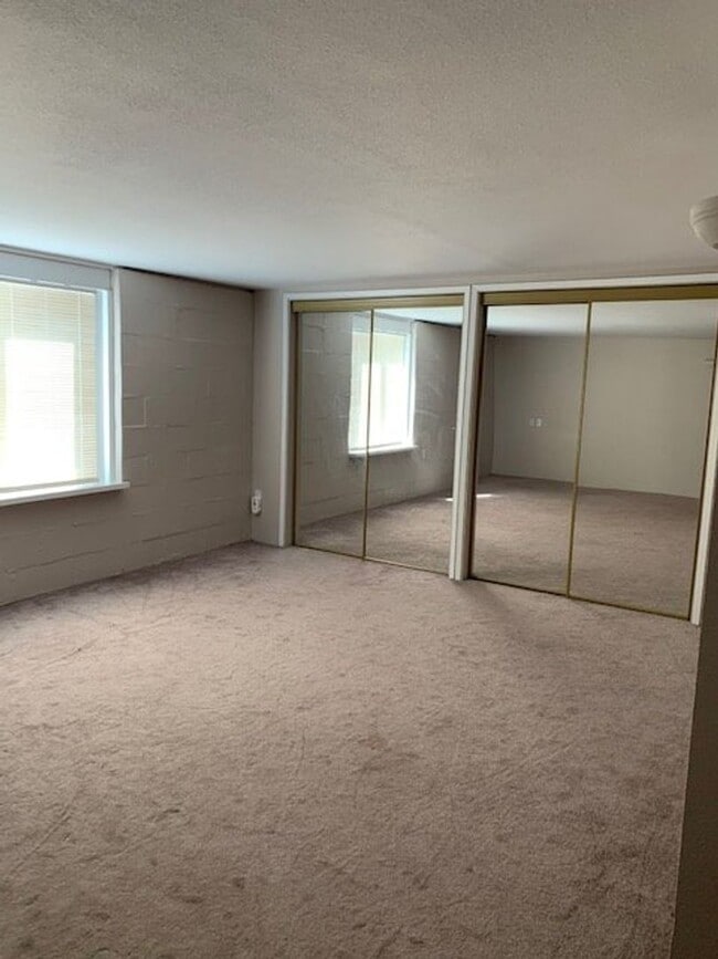 Foto del edificio - 3 bd., 2 bath remodeled Duplex