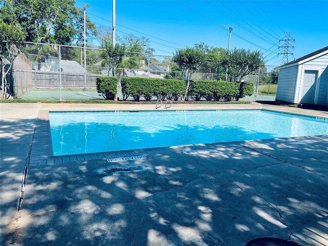 Foto del edificio - 712 Memorial Mews St