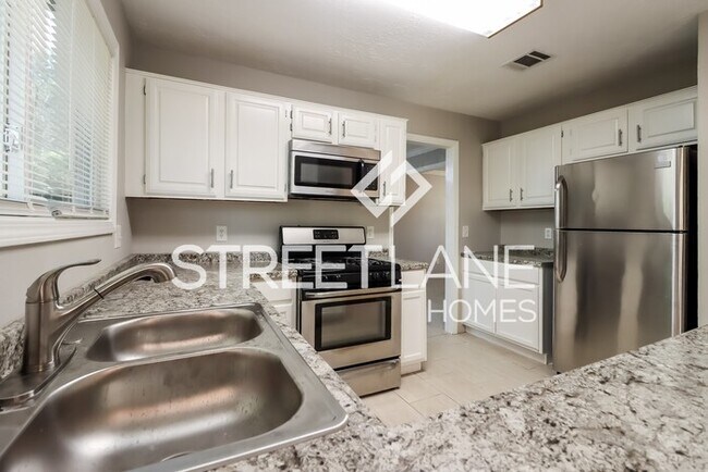 Building Photo - REDUCED!