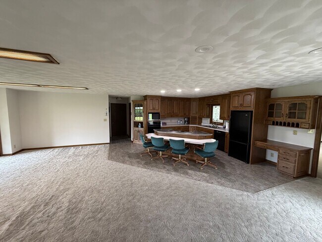 Building Photo - 2 Bedroom House w/ Beautiful Views and Bonus Room!