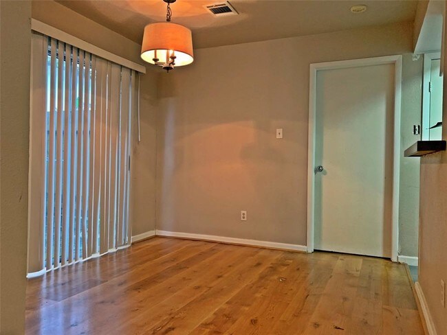 Building Photo - 9221 Vogue Ln