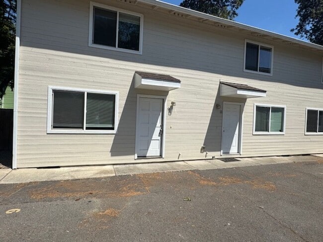 Building Photo - 2 BEDROOM TOWNHOME IN PHOENIX