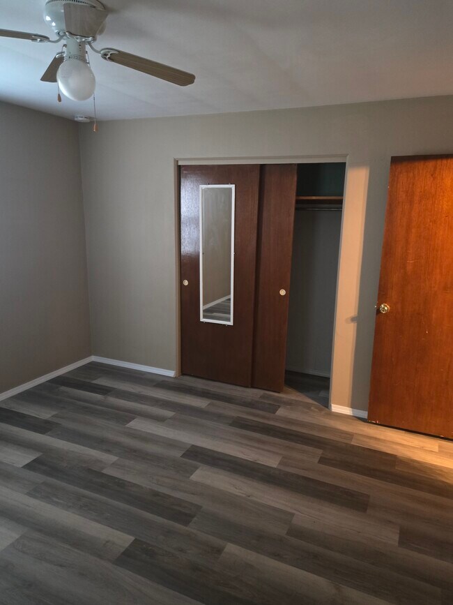 Foto del edificio - 612 N Center St