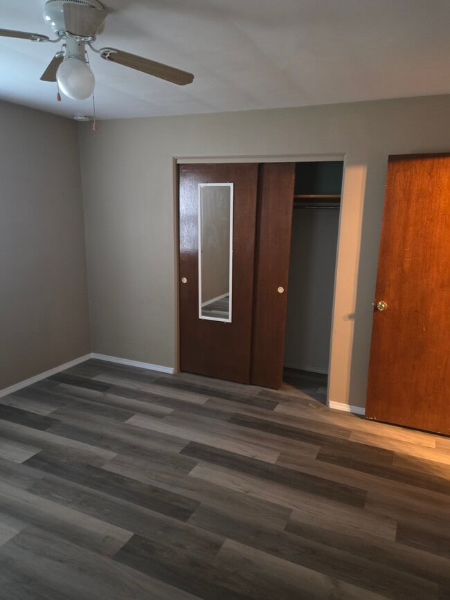 Building Photo - 612 N Center St